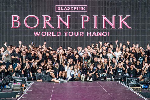 Chàng sinh viên HUFLIT làm phiên dịch viên tại sự kiện âm nhạc Born Pink - Ảnh 3. Chàng sinh viên HUFLIT làm phiên dịch viên tại sự kiện âm nhạc Born Pink - Ảnh 3.