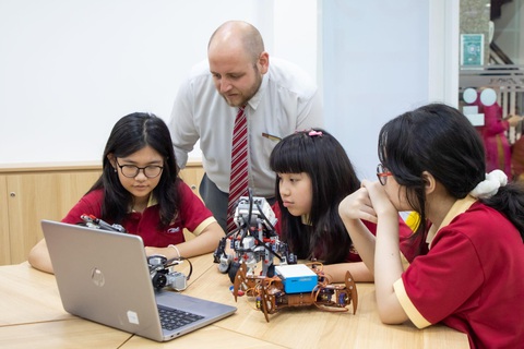 Ôn thi 2 ngày, nữ sinh Asian School mang về IELTS 8.5 - Ảnh 2. Ôn thi 2 ngày, nữ sinh Asian School mang về IELTS 8.5 - Ảnh 2.