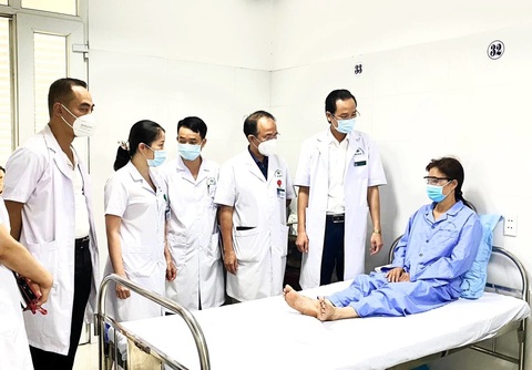 Lần đầu tiên ghép giác mạc thành công tại Bệnh viện Mắt Hải Phòng - Ảnh 3. Bệnh nhân sau khi được ghép giác mạc đang dần hồi phục tốt, đánh dấu sự thành công của ca phẫu thuật - Ảnh: Bệnh viện Mắt Hải Phòng