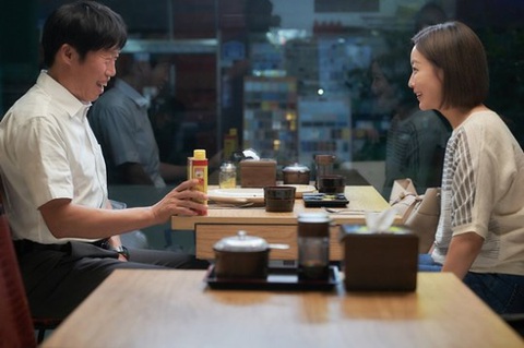 Ông chú 'xí trai' Yoo Hae Jin có cảnh hôn gây sốt với Kim Hye Sun - Ảnh 3. Ông chú 'xí trai' Yoo Hae Jin có cảnh hôn gây sốt với Kim Hye Sun - Ảnh 3.
