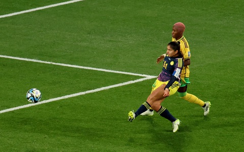 Colombia lần đầu tiên vào tứ kết World Cup nữ - Ảnh 3. Tình huống xử lý cực hay của Usme - Ảnh: REUTERS