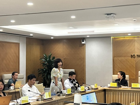 Vì sao đề xuất "cắt" Internet đối với livestream vi phạm pháp luật? - Ảnh 1. Phó cục trưởng Cục PTTH&TTĐT Nguyễn Thị Thanh Huyền cho biết quy định xác thực tài khoản mạng xã hội bằng số điện thoại là cần thiết và có đủ căn cứ pháp lý - Ảnh: THANH HÀ
