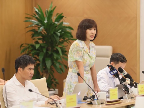 Sẽ xử lý clip dàn dựng trên mạng nếu có vi phạm pháp luật - Ảnh 1. Clip tự dàn dựng có vi phạm, ảnh hưởng xấu đến cộng đồng sẽ bị xem xét xử lý, theo Phó cục trưởng Cục Phát thanh, Truyền hình và Thông tin điện tử Nguyễn Thị Thanh Huyền (đứng giữa) - Ảnh: THANH HÀ