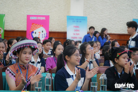 188 đại biểu trẻ em tham gia Diễn đàn trẻ em quốc gia lần thứ VII nói lên những ý kiến, sự quan tâm của mình để gia xây dựng môi trường sống an toàn, thân thiện, lành mạnh cho trẻ em - Ảnh: NGUYỄN HIỀN 188 đại biểu trẻ em tham gia Diễn đàn trẻ em quốc gia lần thứ VII nói lên những ý kiến, sự quan tâm của mình để tham gia xây dựng môi trường sống an toàn, thân thiện, lành mạnh cho trẻ em - Ảnh: NGUYỄN HIỀN