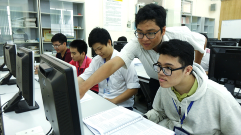 Lại nóng chuyện học phí đại học - Ảnh 1. Sinh viên Trường ĐH Khoa học tự nhiên (ĐH Quốc gia TP.HCM) trong giờ học - Ảnh: NHƯ HÙNG