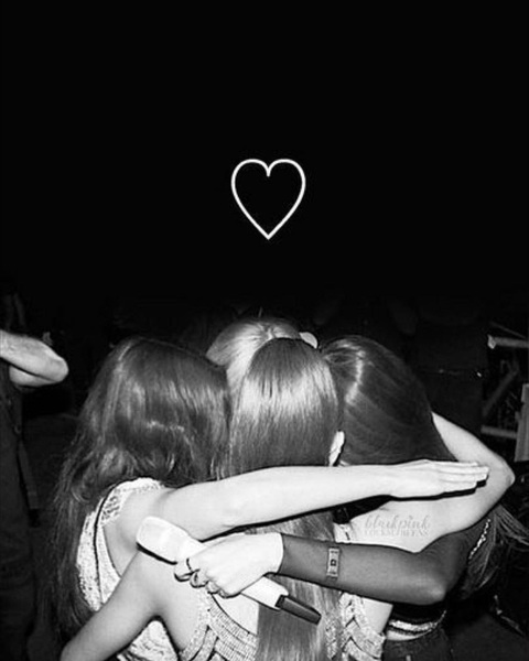 Blackpink 'xả kho' ảnh thời nhí nhố, mừng 7 năm debut thành công - Ảnh 3. Hình ảnh 4 chị em BlackPink gắn bó từ những ngày đầu tiên