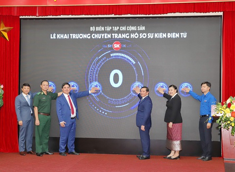 Các đại biểu nhấn nút khai trương chuyên trang Hồ sơ sự kiện điện tử - Ảnh: BTC Các đại biểu nhấn nút khai trương chuyên trang Hồ sơ sự kiện điện tử - Ảnh: BTC
