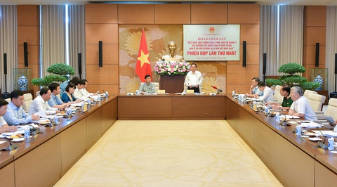 Giám sát tối cao về bất động sản, nhà ở xã hội tại Hà Nội, TP.HCM và 10 địa phương - Ảnh 1. Quang cảnh phiên họp - Ảnh: GIA HÂN