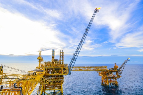 Sau 7 tháng, Petrovietnam hoàn thành kế hoạch nộp ngân sách nhà nước cả năm 2023 - Ảnh 1. Giàn khai thác mỏ Sư Tử Trắng