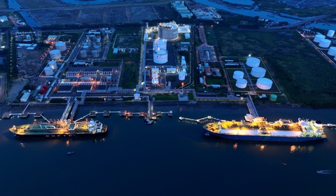 Sau 7 tháng, Petrovietnam hoàn thành kế hoạch nộp ngân sách nhà nước cả năm 2023 - Ảnh 2. Tiếp nhận thành công chuyến hàng LNG đầu tiên về kho LNG Thị Vải