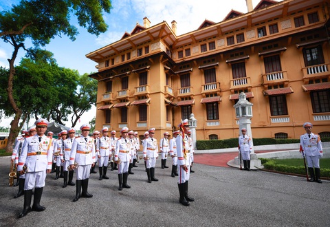 Lễ thượng cờ kỷ niệm ASEAN bước sang tuổi 56 - Ảnh 9. Lễ thượng cờ là sự kiện thường niên vào dịp kỷ niệm ngày thành lập ASEAN - Ảnh: DANH KHANG