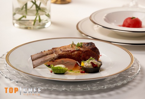Tập 9 Top Chef Việt Nam 2023: Khi mắm tôm, kho quẹt… vào món ăn Pháp - Ảnh 3. Sườn cừu nướng của Chef Trần Vinh