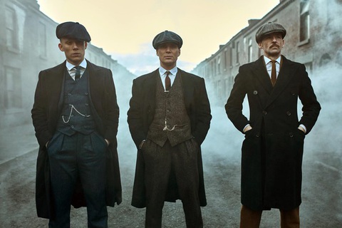 Cillian Murphy: Diễn viên chuyên nhận vai kỳ dị của Hollywood - Ảnh 3. Cillian Murphy (giữa) trong loạt phim ăn khách Peaky Blinders - Ảnh: Screen Rant