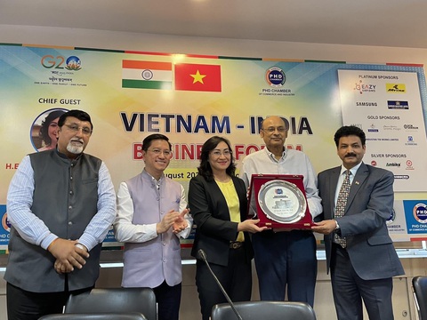 Đề xuất Ấn Độ mở cửa trái cây tươi tiêu chuẩn cao của Việt Nam, mở đường bay thẳng - Ảnh 1. Thứ trưởng Phan Thị Thắng làm việc với các cơ quan liên quan khi tham gia kỳ họp lần thứ 5 Tiểu ban Thương mại hỗn hợp Việt Nam - Ấn Độ - Ảnh: BCT