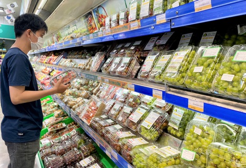 Ăn vội bữa sáng, bỏ bữa trưa, nhiều bữa tối: Thừa năng lượng nhưng thiếu chất - Ảnh 3. Cần phân bố bữa ăn hợp lý, trong đó bữa sáng phải thật đầy đủ các nhóm thực phẩm, bữa trưa vừa phải và bữa chiều nhẹ nhàng - Ảnh: X.MAI