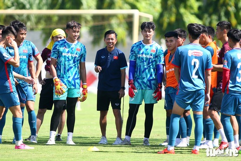 HLV Hoàng Anh Tuấn hy vọng sẽ giúp cải thiện chất lượng cầu thủ U23 Việt Nam để tạo nguồn lực cho đội tuyển quốc gia - Ảnh: H.TÙNG HLV Hoàng Anh Tuấn hy vọng sẽ giúp cải thiện chất lượng cầu thủ U23 Việt Nam để tạo nguồn lực cho đội tuyển quốc gia - Ảnh: H.TÙNG