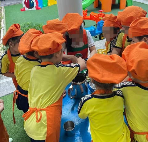 Vụ Đà Nẵng thu hồi một phần tiền hỗ trợ học phí: Sở nói gì? - Ảnh 1. Trẻ vui chơi tại một trường mầm non ở Đà Nẵng - Ảnh: H.B.