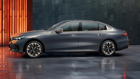 BMW 5-Series đời mới có bản kéo dài sau 3 tháng, mượn trang bị khủng nhất từ đàn anh 8-Series - Ảnh 4. BMW 5-Series đời mới có bản kéo dài sau 3 tháng, mượn trang bị khủng nhất từ đàn anh 8-Series - Ảnh 4.