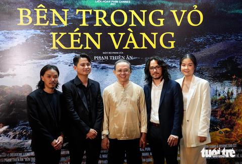 Phạm Thiên Ân là biên kịch, đạo diễn, dựng phim, nhưng bộ phim mang tinh thần và câu chuyện của ba người bạn thân - Ảnh: HỮU HẠNH Phạm Thiên Ân là biên kịch, đạo diễn, dựng phim, nhưng bộ phim mang tinh thần và câu chuyện của ba người bạn thân - Ảnh: HỮU HẠNH