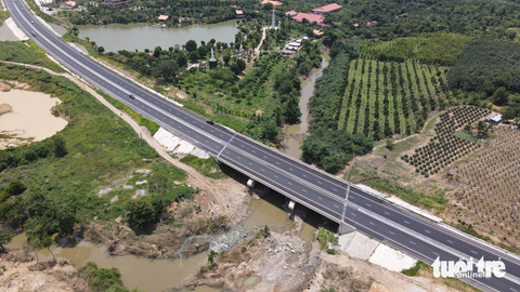 Dòng sông Phan, nơi tranh cãi nguyên nhân ngập cao tốc - Ảnh 12. Sau khi có kết quả phương án xử lý triệt để, Ban quản lý dự án Thăng Long sẽ đánh giá, xác định trách nhiệm các đơn vị và cá nhân liên quan để có chế tài phù hợp