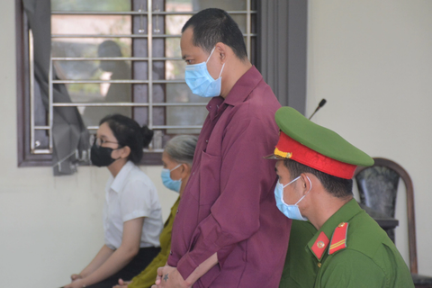 Lãnh 20 năm tù vì dùng điếu cày đánh chết bạn nhậu không chịu hùn tiền nhậu - Ảnh 1. Thuận nhận mức án 20 năm tù vì đánh chết bạn nhậu không chịu hùn tiền nhậu - Ảnh: AN LONG