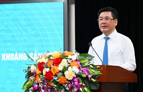 Mở rộng khai thác bô-xít ra miền Bắc, đầu tư mới loạt nhà máy khai thác, sản xuất alumin - Ảnh 2. Bộ trưởng Bộ Công Thương nhấn mạnh yêu cầu hoàn thiện chính sách và sớm ban hành kế hoạch thực hiện các quy hoạch - Ảnh: N.KH.
