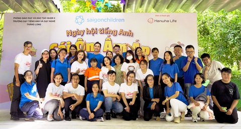 Hanwha Life hỗ trợ giáo dục cho học sinh khó khăn - Ảnh 1. Hanwha Life Việt Nam trao tặng kinh phí hỗ trợ giáo dục cho các em học sinh có hoàn cảnh khó khăn tại trường Thăng Long.
