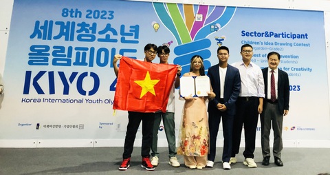 Nhóm học sinh Quảng Ninh ẵm giải vàng lẫn giải đặc biệt Olympic khoa học quốc tế Hàn Quốc - Ảnh 1. Nhóm học sinh Trường THPT Hòn Gai, tỉnh Quảng Ninh xuất sắc giành huy chương vàng và giải đặc biệt tại cuộc thi Olympic khoa học quốc tế Hàn Quốc 2023 - Ảnh: THU PHƯƠNG