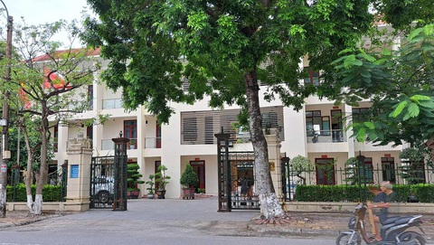 Khởi tố bốn cán bộ thuộc Sở Văn hóa Thể thao và Du lịch Thái Bình đánh bạc - Ảnh 1. Nhóm cán bộ thuộc Sở Văn hóa, Thể thao và Du lịch tỉnh Thái Bình bị bắt quả tang, khởi tố về hành vi đánh bạc - Ảnh: KHÁNH LINH