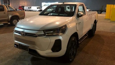 Toyota Hilux thuần điện từng ra mắt Đông Nam Á xuất hiện trở lại, sớm có bản thành phẩm chào hàng - Ảnh 1. Toyota Hilux thuần điện cập cảng Úc vào đầu tháng 8 - Ảnh: Drive