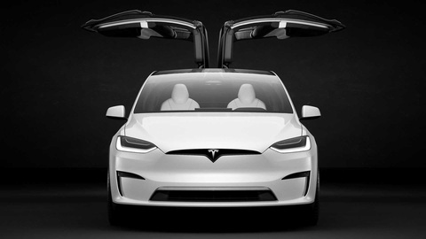 10 SUV tăng tốc nhanh nhất thế giới ở thời điểm hiện tại - Ảnh 10. 1. Tesla Model X Plaid. Tốc độ tối đa: 262km/h, khả năng tăng tốc từ 0 - 96km/h: 2,5 giây. Sau bản cập nhật 2023, Tesla Model X Plaid có khả năng tăng tốc "điên rồ" khi chỉ cần 2,5 giây để chạm ngưỡng 96km/h từ trạng thái đứng yên. Theo nhiều lần đo đạc được trong thực tế, thời gian cần thiết để xe chạm mốc trên còn ngắn hơn nữa nhưng dù sao 2,5 giây vẫn là thông số được hãng công bố và thừa nhận - Ảnh: Motor1
