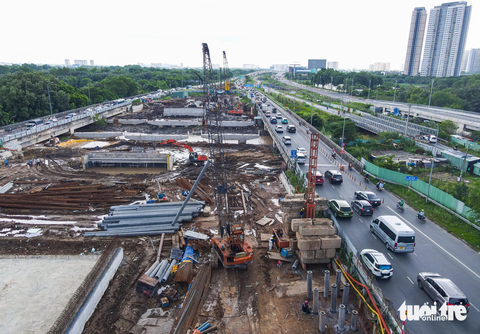 Những công trình giao thông quan trọng ở TP.HCM không… nghỉ lễ - Ảnh 10. Việc xây dựng các công trình trọng điểm xuyên kỳ nghỉ lễ là một minh chứng cho sự phát triển bền vững của thành phố.