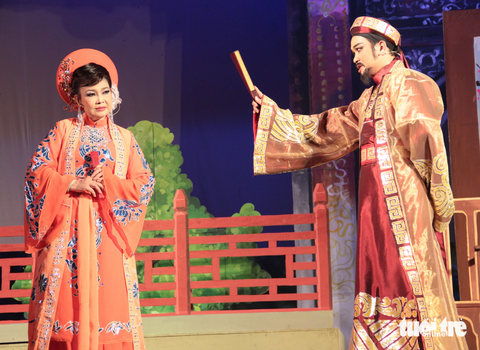 Nghệ sĩ Tô Kim Hồng và Hữu Quốc trong vở Chất ngọc không tan năm 2012. Đây là vở diễn hiếm hoi nghệ sĩ Tô Kim Hồng nhận lời trở lại sân khấu - Ảnh: LINH ĐOAN Nghệ sĩ Tô Kim Hồng và Hữu Quốc trong vở "Chất ngọc không tan" năm 2012. Đây là vở diễn hiếm hoi nghệ sĩ Tô Kim Hồng nhận lời trở lại sân khấu - Ảnh: LINH ĐOAN