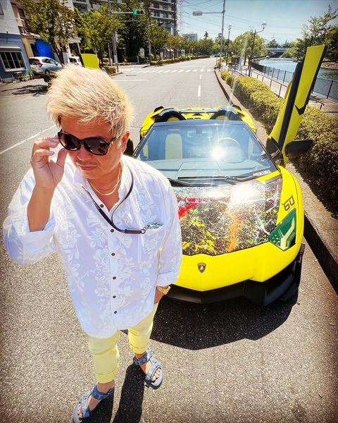 Tay chơi Lamborghini cực dị: Ồn ào, hào nhoáng, pha lê và kim cương - Ảnh 7. Tay chơi Lamborghini cực dị: Ồn ào, hào nhoáng, pha lê và kim cương - Ảnh 7.