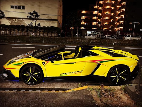 Tay chơi Lamborghini cực dị: Ồn ào, hào nhoáng, pha lê và kim cương - Ảnh 8. Tay chơi Lamborghini cực dị: Ồn ào, hào nhoáng, pha lê và kim cương - Ảnh 8.