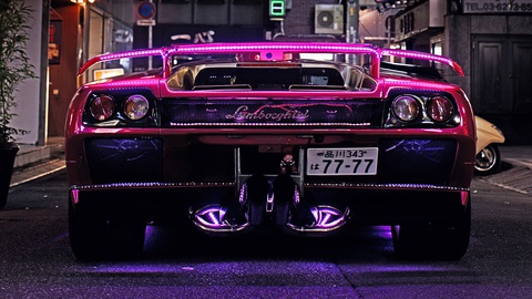 Bộ sưu tập Lamborghini cực dị của tay chơi Nhật Bản: Toàn kim cương trên lớp sơn 'kiểu cách' khó tin - Ảnh 5. Không chỉ sở hữu vẻ ngoài đặc biệt, những chiếc Lamborghini của Morohoshi cũng sở hữu tiếng còi “chẳng giống ai”. Chẳng hạn với chiếc Diablo, tiếng còi xe là bản nhạc phim Bố già - Godfather - Ảnh: Top Gear