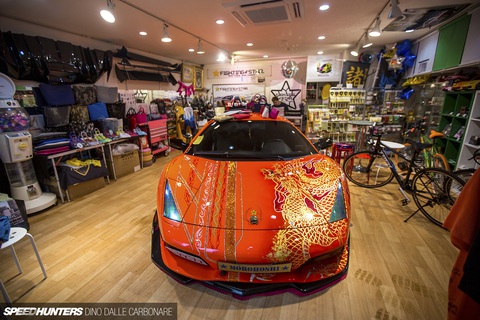 Tay chơi Lamborghini cực dị: Ồn ào, hào nhoáng, pha lê và kim cương - Ảnh 9. Tay chơi Lamborghini cực dị: Ồn ào, hào nhoáng, pha lê và kim cương - Ảnh 9.