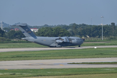 'Ngựa thồ' C-17 chuyên phục vụ Tổng thống Mỹ đến Nội Bài - Ảnh 3. C-17 số hiệu 33126 tại sân bay Nội Bài - Ảnh: QUANG MINH