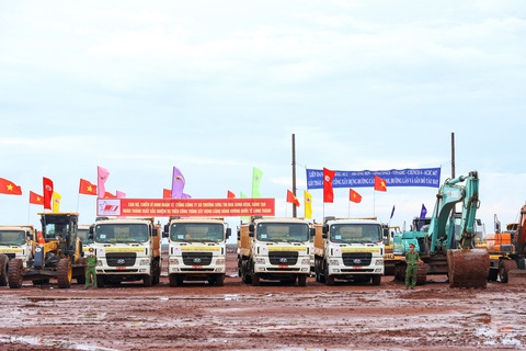 Đưa hệ thống sân bay Việt Nam cất cánh - Ảnh 9. Các đơn vị khởi động thi công - Ảnh: VGP