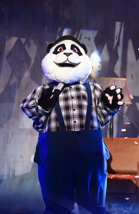 Xuất hiện mascot Bố Gấu, Cáo Tiểu Thư sở hữu giọng hát khủng - Ảnh 2. Mascot Bố Gấu chào sân Ca sĩ mặt nạ mùa 2