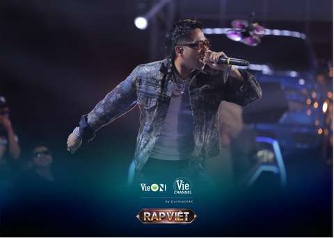 Bình chọn Quán quân Rap Việt Mùa 3, cơ hội nhận vé ‘Rap Việt All-Star Concert 2023’ - Ảnh 2. Thí sinh 24K.Right trong màn trình diễn tại Rap Việt mùa 3