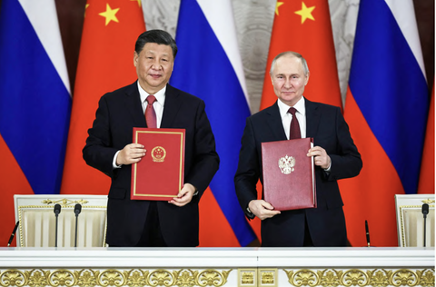Ông Putin: Tôi sắp gặp bạn tôi, Tập Cận Bình - Ảnh 1. Chủ tịch Trung Quốc Tập Cận Bình và Tổng thống Nga Vladimir Putin trong cuộc gặp tại Nga tháng 3-2023 - Ảnh: AFP