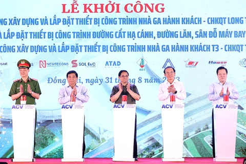 Đưa hệ thống sân bay Việt Nam cất cánh - Ảnh 1. Thủ tướng Phạm Minh Chính bấm nút khởi công nhà ga Cảng hàng không quốc tế Long Thành và nhà ga T3 Tân Sơn Nhất - Ảnh: VGP