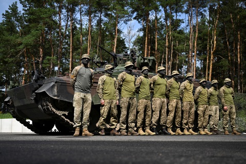 Mỹ: Ukraine đang đạt tiến triển đáng kể ở Zaporizhzhia - Ảnh 1. Binh sĩ Ukraine tham gia huấn luyện tại Đức - Ảnh: REUTERS