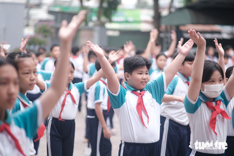 Học sinh tiểu học được học nhảy miễn phí - Ảnh 6. Các em nam cũng thích với bộ môn vận động này