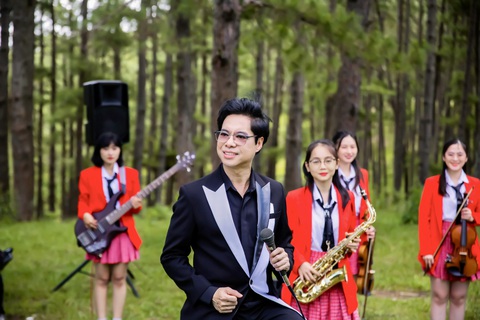 Ngọc Sơn lên ngắm Đà Lạt mộng mơ để... thất tình - Ảnh 4. Ngọc Sơn lên ngắm Đà Lạt mộng mơ để... thất tình - Ảnh 4.