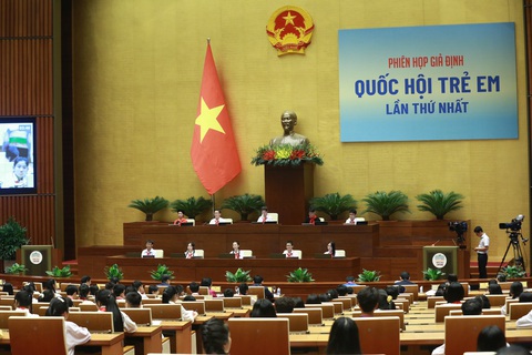 Thú vị thiếu nhi đóng vai Chủ tịch, phó chủ tịch Quốc hội trẻ em - Ảnh 2. Lần đầu tiên, trẻ em tham gia, điều hành phiên họp giả định "Quốc hội trẻ em" tại hội trường Diên Hồng - Ảnh: BẢO KHANH