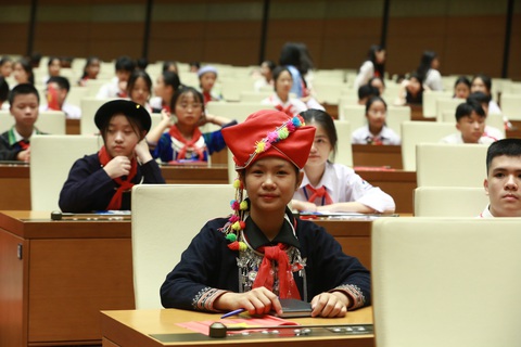 'Bác hy vọng nhiều cháu khi trưởng thành trở thành đại biểu Quốc hội thực sự' - Ảnh 4. Thiếu nhi dân tộc về Hà Nội dự phiên họp giả định "Quốc hội trẻ em" - Ảnh: BẢO KHANH