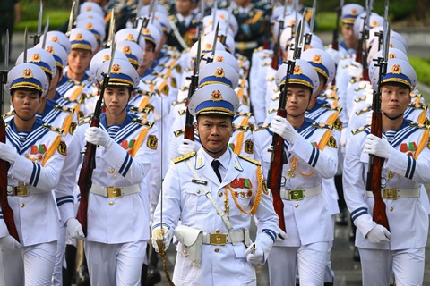 Ảnh: AFP Đội danh dự diễu binh chào đón Tổng thống Mỹ Joe Biden tại Phủ Chủ tịch chiều 10-9 - Ảnh: AFP
