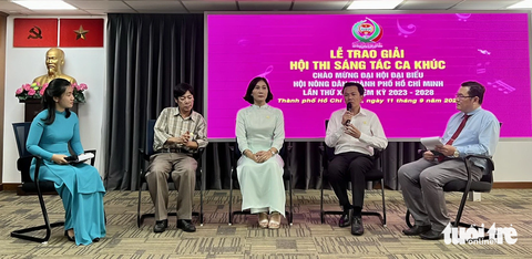 Nhạc sĩ Nguyễn Bá Hùng phát biểu trong lễ trao giải - Ảnh: HOÀNG TRANG Nhạc sĩ Nguyễn Bá Hùng phát biểu trong lễ trao giải - Ảnh: HOÀNG TRANG